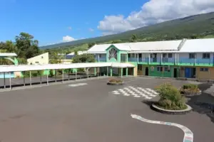 Cour intérieure de l'école élémentaire du centre