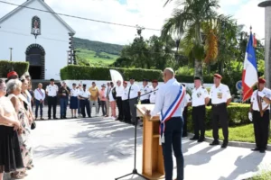 photo de la cérémonie du 08 mai au monument aux morts
