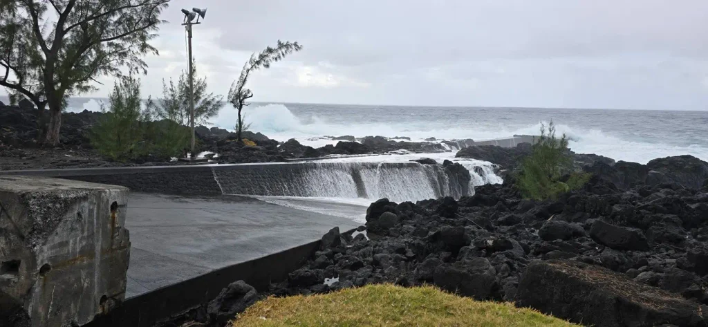 Houle sur la zone de débarquement de la marine